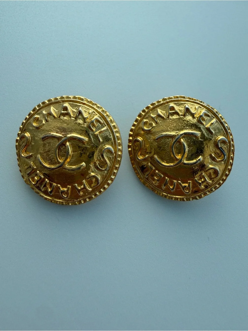 💯 Authentic CHANEL Vintage Gold CC Logo Round Clip-On Earrings